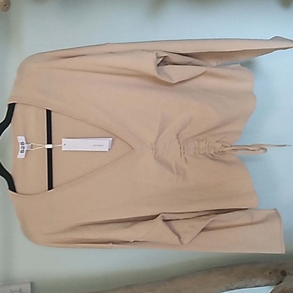NEW 525 ruched front deep v-neck lightweight long sleeve sweater. xs/s in Oat